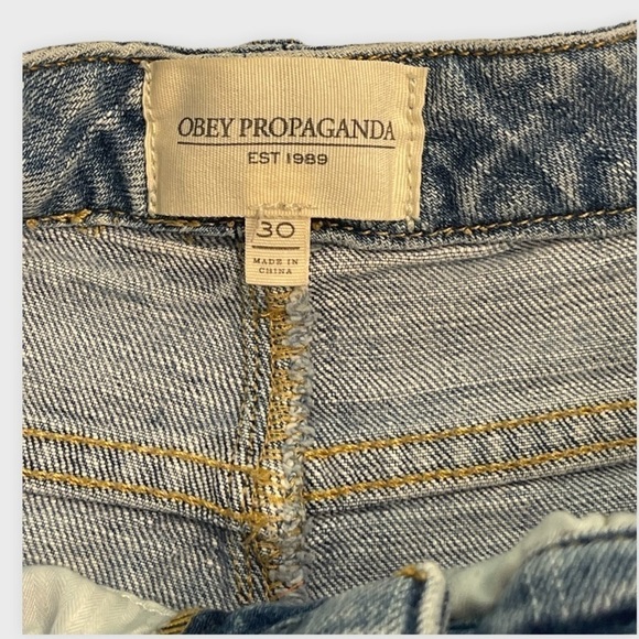 OBEY PROPAGANDA vintage Light Wash Short Denim Shorts Distressed Size 30 Jean - Picture 3 of 5